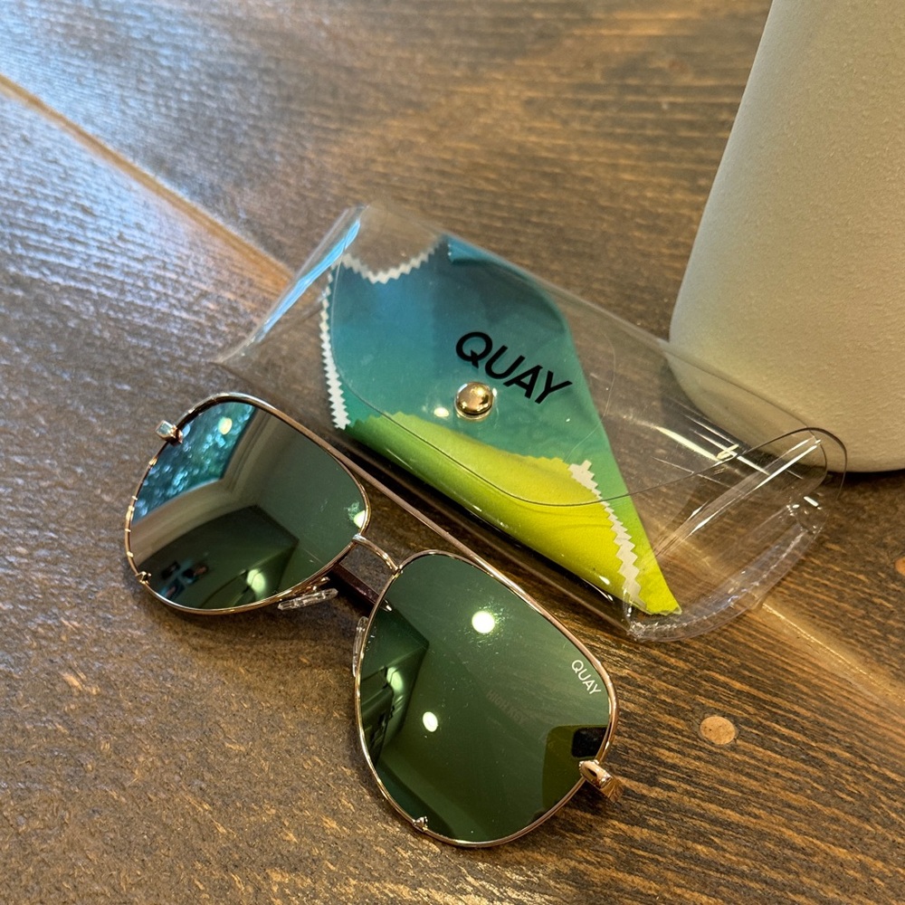 Quay Australia Metallic Frame Sunglasses, Brand New never worn. With case.
